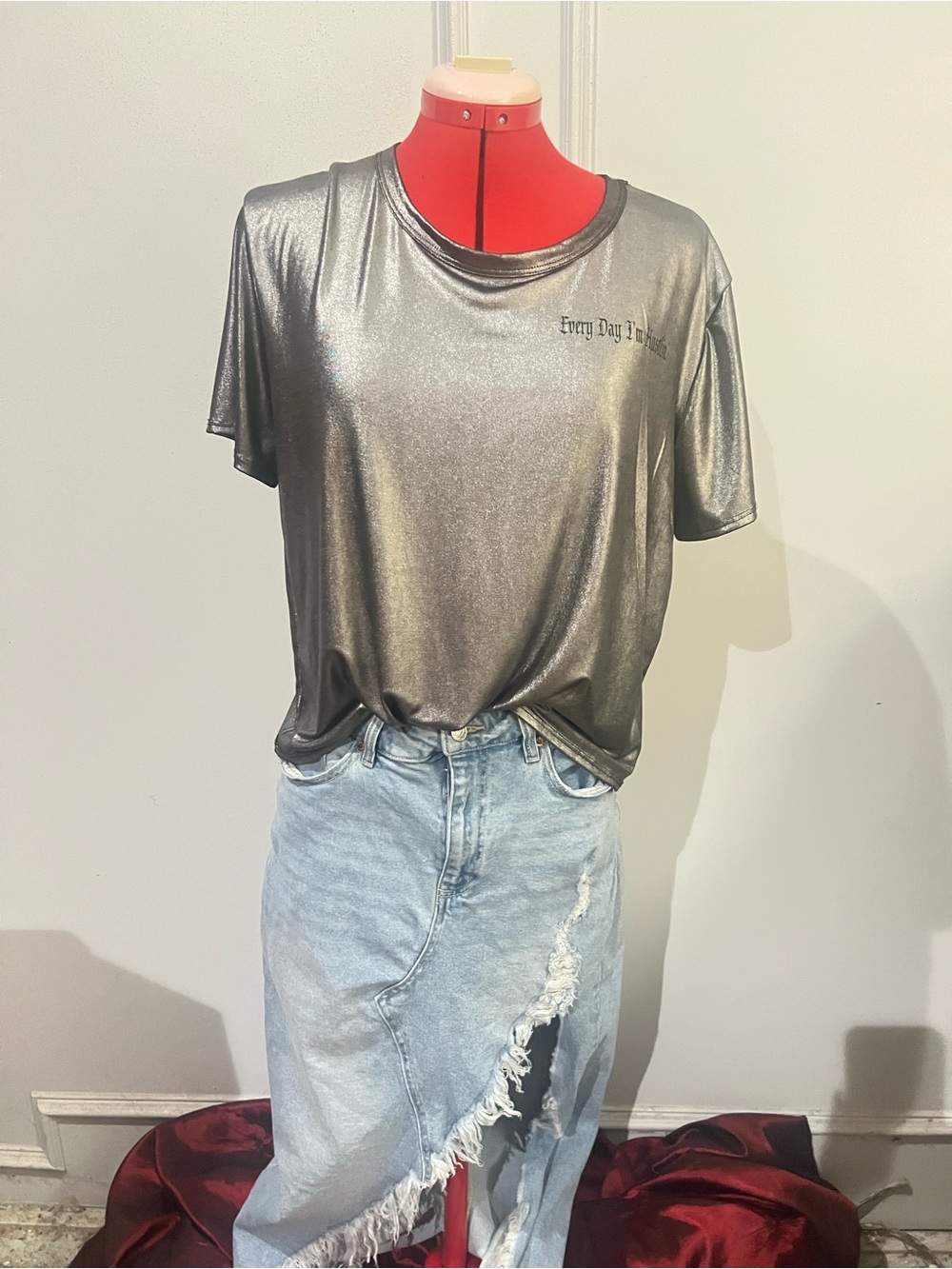 a'gaci Metallic Silver Short-Sleeve Tee Everyday I’m Hustlin size large